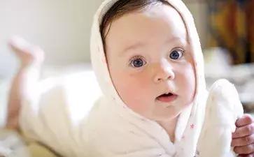 新生儿湿疹脸部症状怎么缓解,婴幼儿湿疹的症状及处理方法