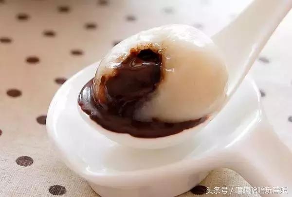 元宵节，送您一碗汤圆，祝生活甜甜蜜蜜！团团圆圆！