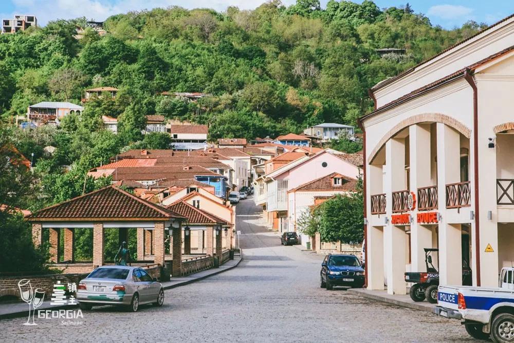 藏在山谷间的红酒小镇,藏在山谷的红酒小镇