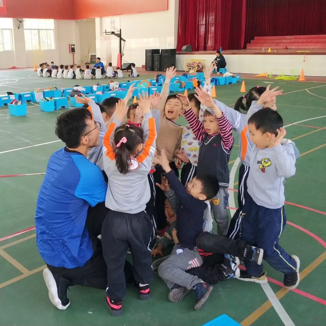 小学女生打篮球有什么好处,女孩子打篮球的好处