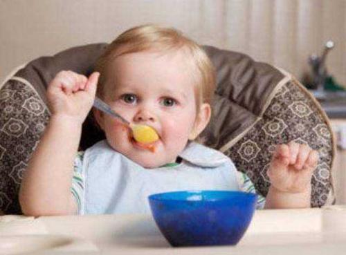 宝贝玩的时候摔到脑袋,小孩摔到脑袋会变傻吗