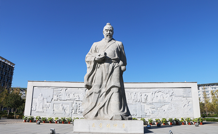 中医是靠哲学和辩证看病的,学中医懂阴阳五行