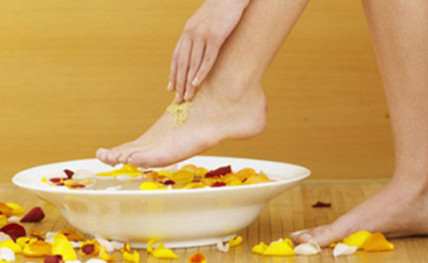 爬山后能用热水泡澡吗,爬山后晚上能泡脚吗