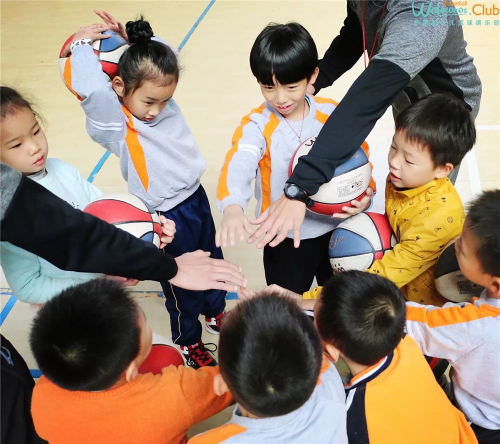 小学女生打篮球有什么好处,女孩子打篮球的好处