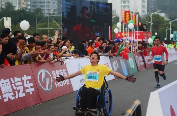 9岁小孩挑战马拉松,马拉松9岁小朋友