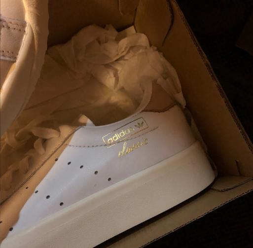 春天到了你穿什么颜色,春天到了你的小白鞋也该换新的