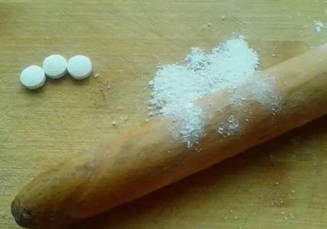 将一片“它”放洗发水里，不出10天乌黑浓密无头屑