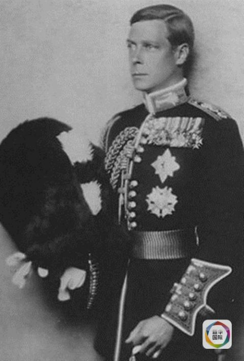 英女王纳粹举手礼,英女王伊丽莎白二世历史