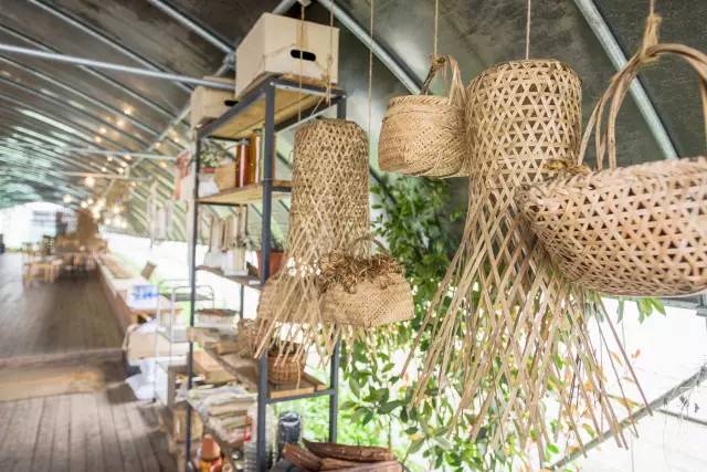 暂时逃离全是回忆的城市,暂时逃离城市的喧嚣和纷扰