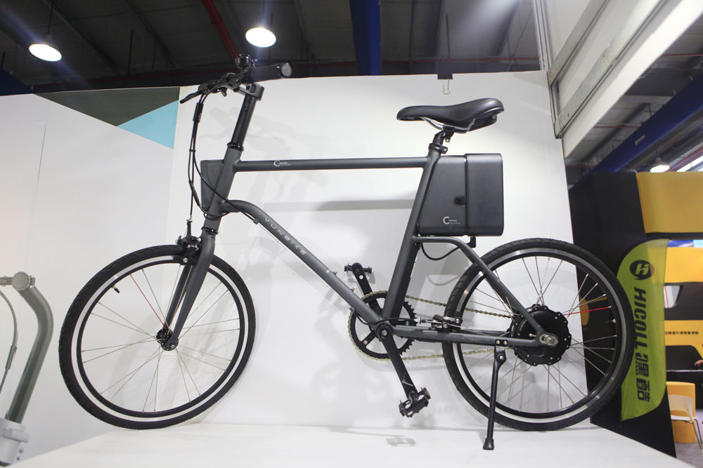 智博会上的浙江制造“花头经”蛮透“智行车”带社交功能“暖心蛋”10秒测血压