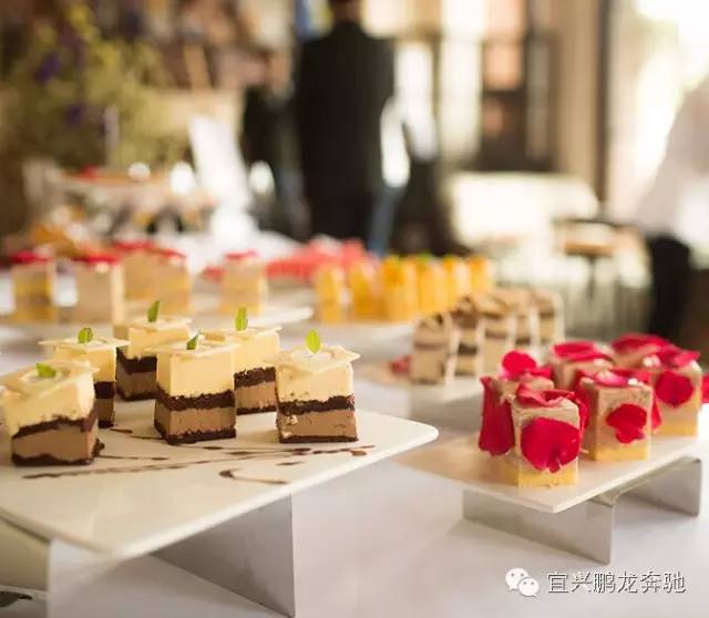 开着豪车游西湖,开着豪车去酒吧溜达