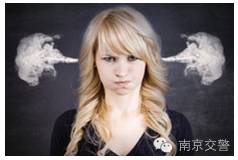 涨姿势啦被电动自行车撞了，怎么找保险公司赔？