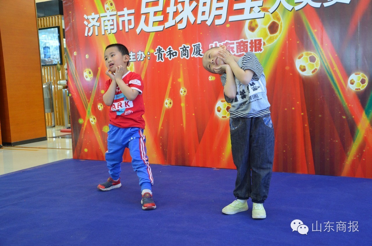 百余萌宝嗨翻天！足球萌宝们演出太卖力了，赶紧看看！