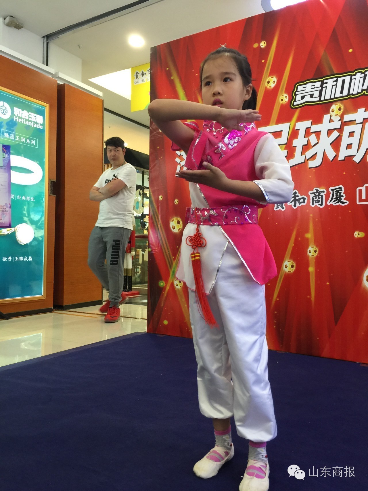 百余萌宝嗨翻天！足球萌宝们演出太卖力了，赶紧看看！