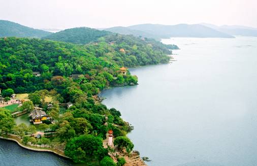 开着豪车游西湖,开着豪车去酒吧溜达