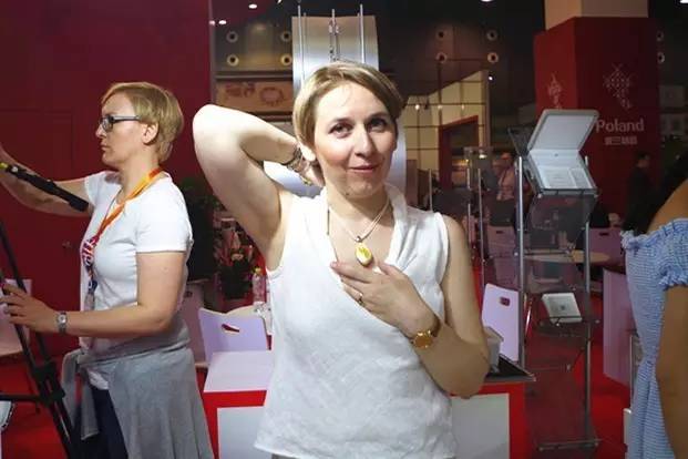 待小布说出真相，今天在进口商品展木有买买买的亲，要后悔到明年了！