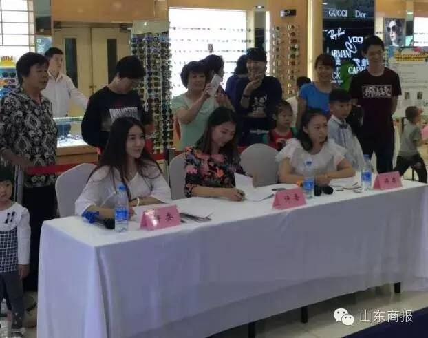 百余萌宝嗨翻天！足球萌宝们演出太卖力了，赶紧看看！