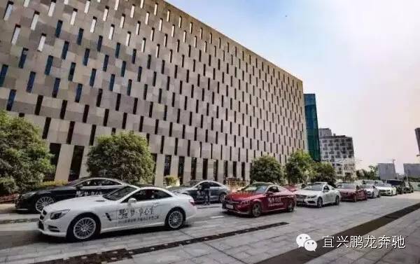 开着豪车游西湖,开着豪车去酒吧溜达