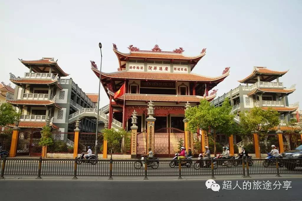 越南胡志明奥黛店,在胡志明街头偶遇穿奥黛的美女