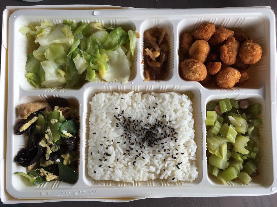 丽华快餐规定多长时间送达,丽华快餐日配送量