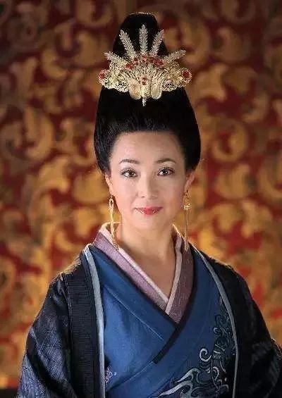 *女妓**变身皇后，皇后沦为*女妓**