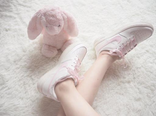 春天到了你穿什么颜色,春天到了你的小白鞋也该换新的