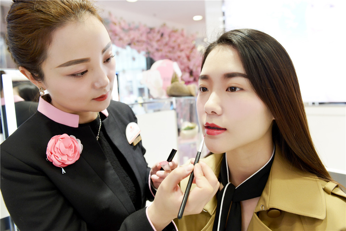 重庆解放碑街拍美女最新,解放碑每天美女街拍时间