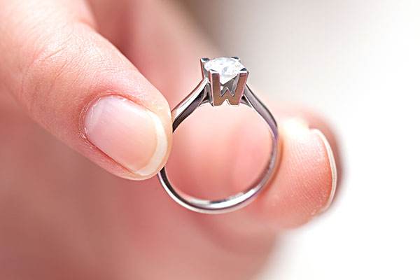 18k金掉色吗洗澡能戴吗,18k金掉色后的图片