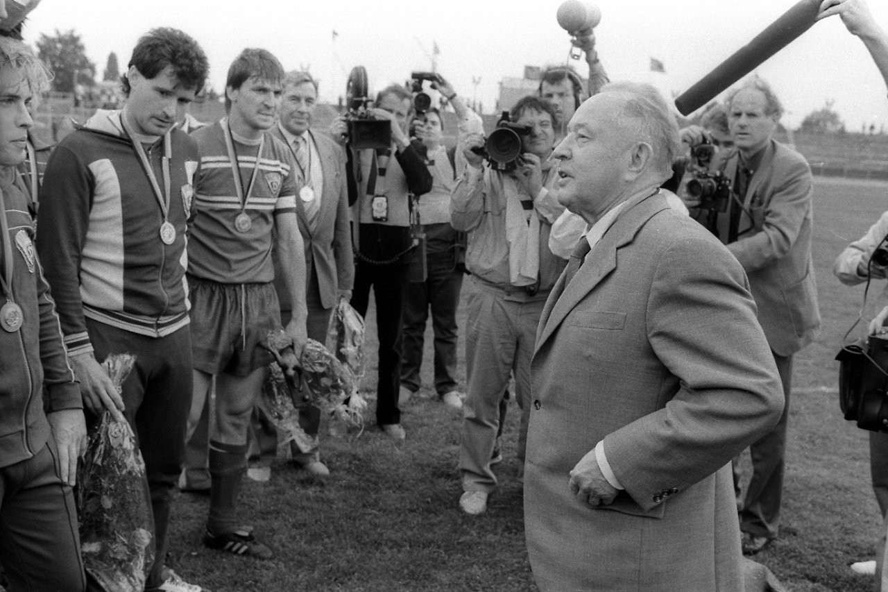 历史上的今天：东德国脚埃根多夫发生“意外”车祸