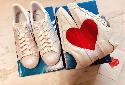 春天到了你穿什么颜色,春天到了你的小白鞋也该换新的