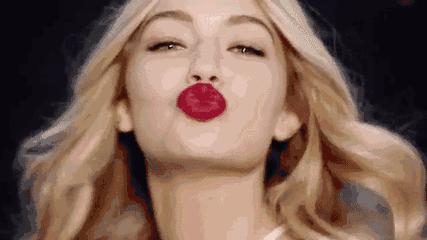 ysl圣罗兰包最新款,ysl圣罗兰夜皇后香水口红气垫礼盒