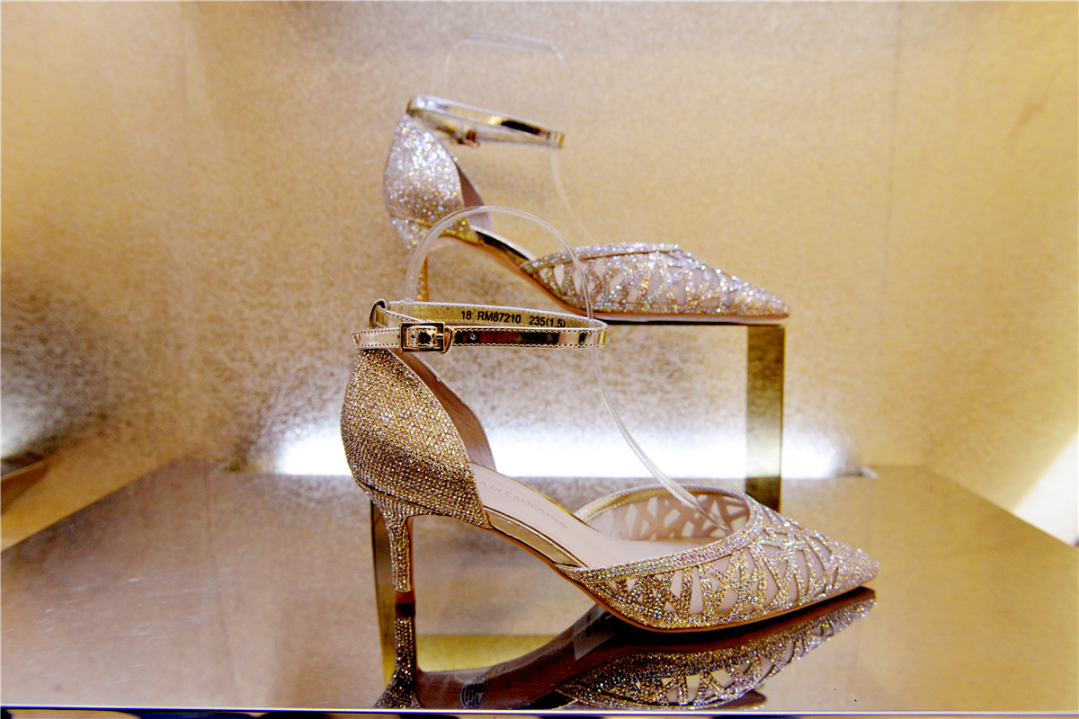 重庆解放碑街拍美女最新,解放碑每天美女街拍时间