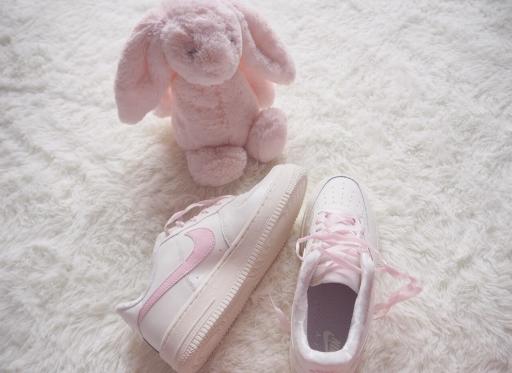 春天到了你穿什么颜色,春天到了你的小白鞋也该换新的