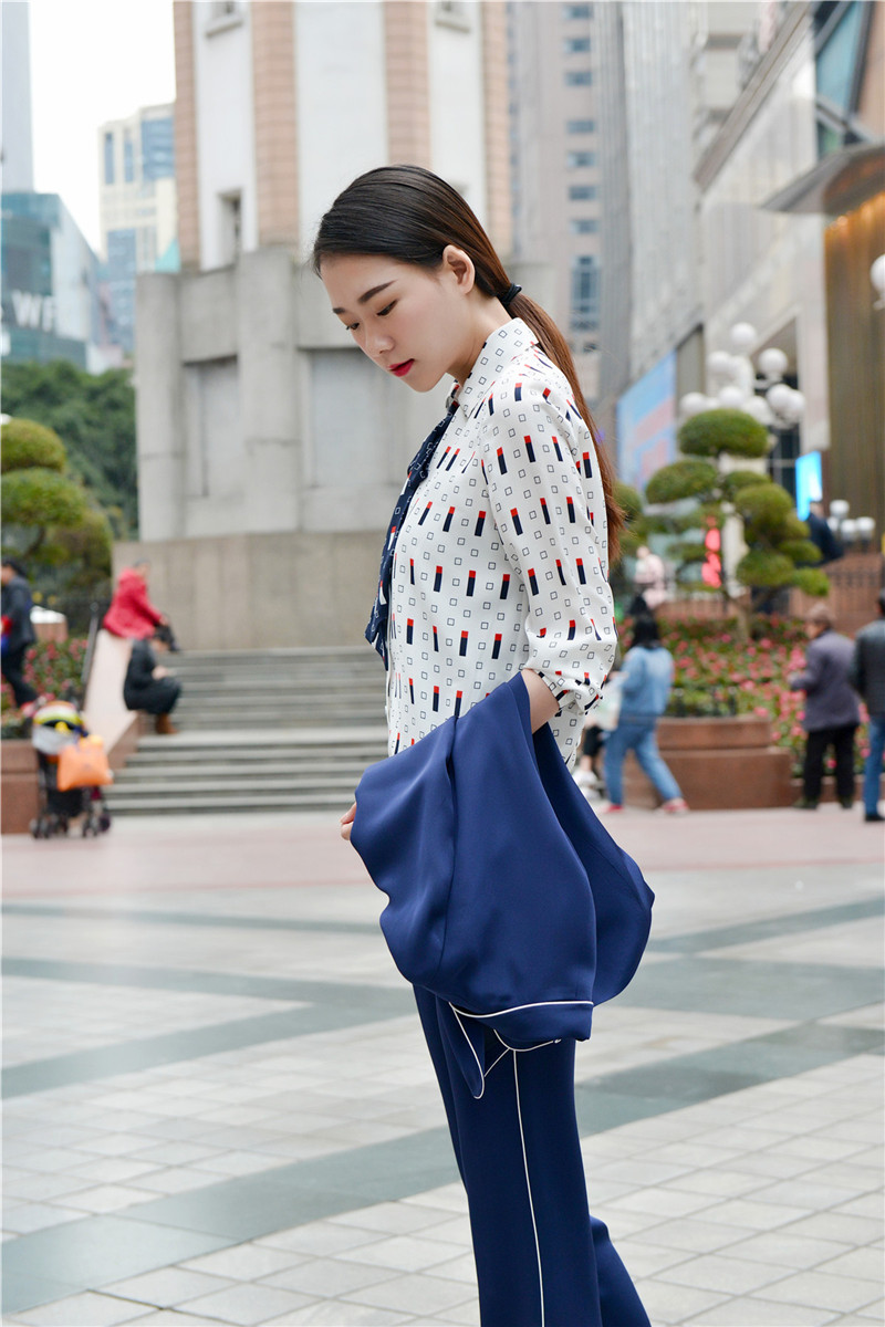 重庆解放碑街拍美女最新,解放碑每天美女街拍时间