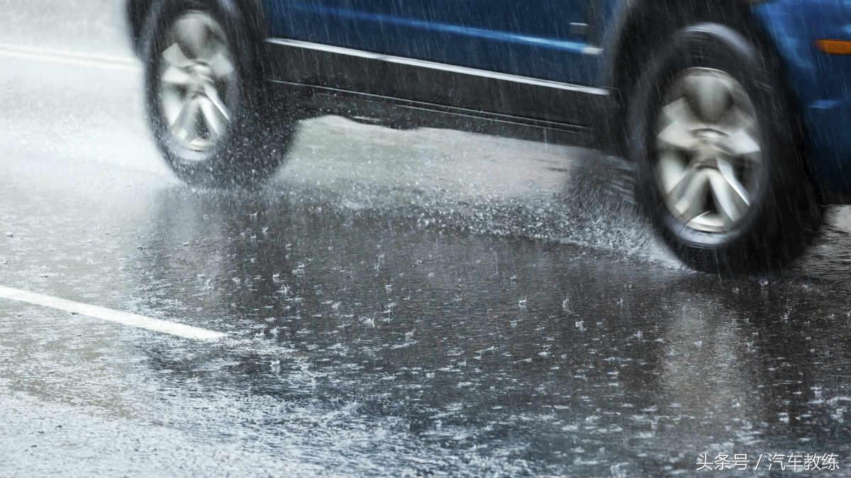 ct5雨天会打滑么,雨天行车打滑的原因