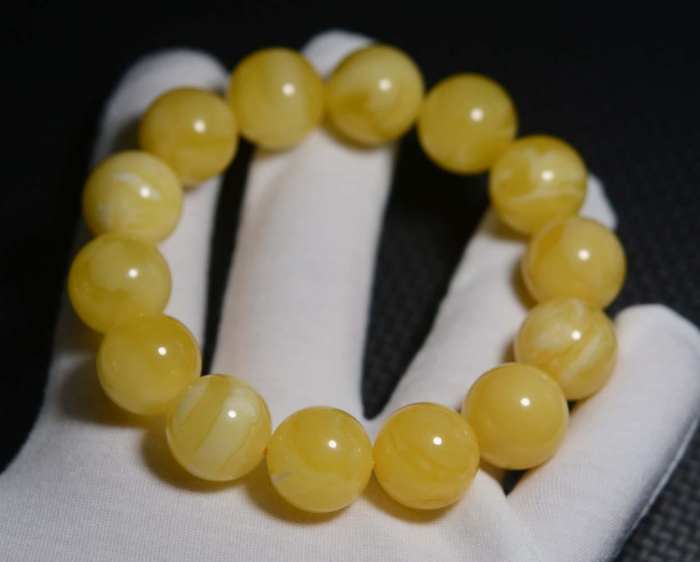 挑选蜜蜡方牌关注什么,挑选琥珀蜜蜡记住4点