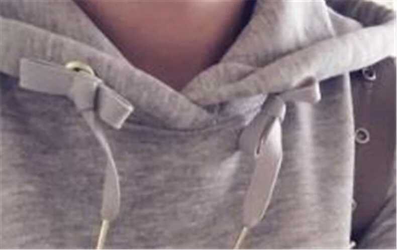 卫衣绳子两根搭在一起,卫衣两根绳子太长