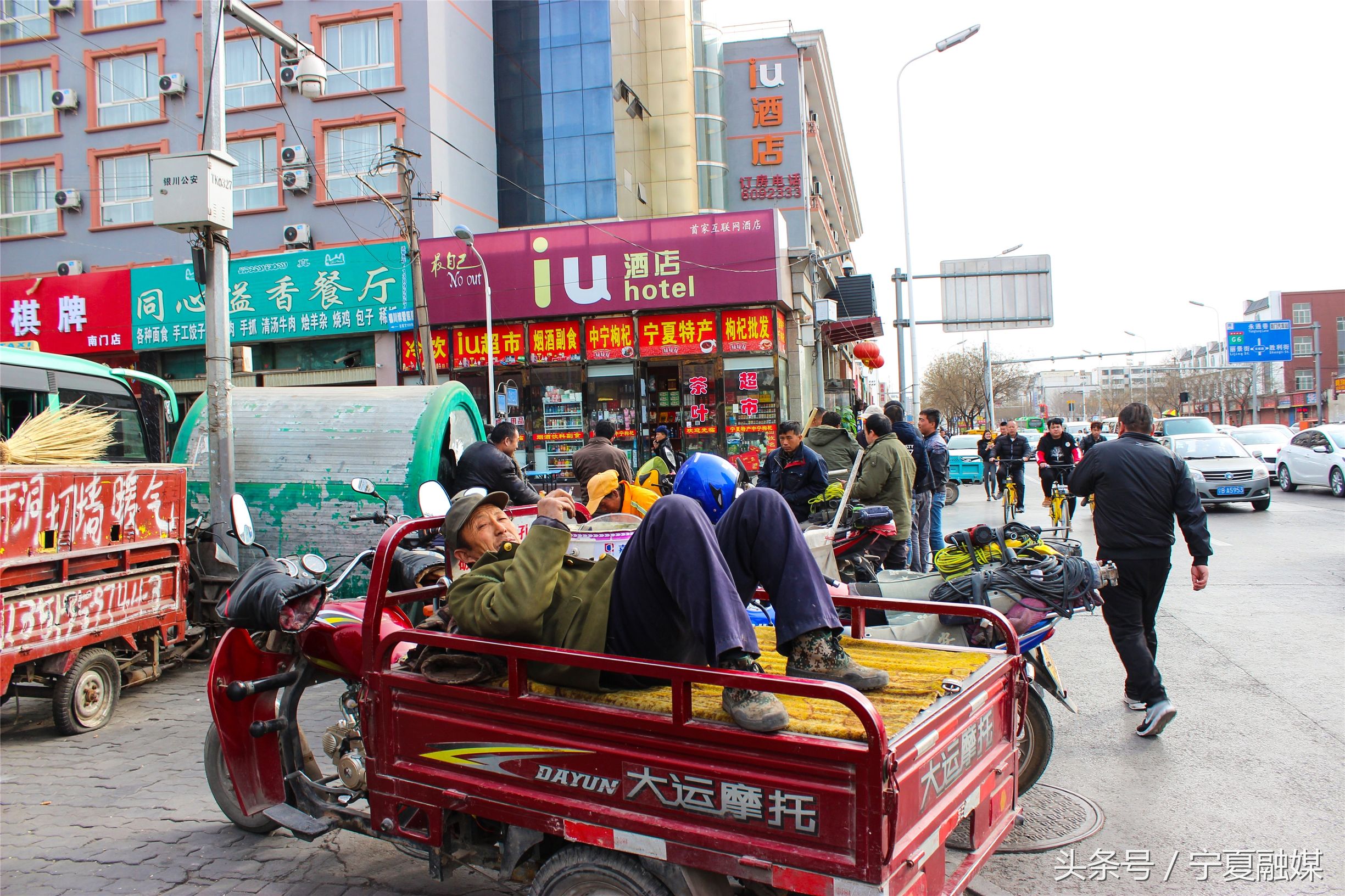 银川南门广场车辆运营乱象,银川南门怪合味