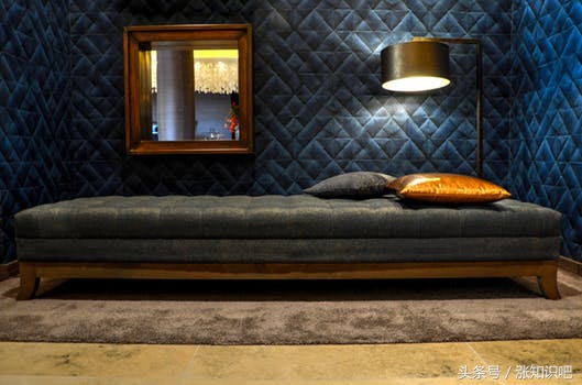 装修后通风半年关闭门窗后还有味,新房装修完能一边通风一边入住