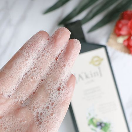 一天不用洗发水就很油,洗发水一天不洗就油是什么原因