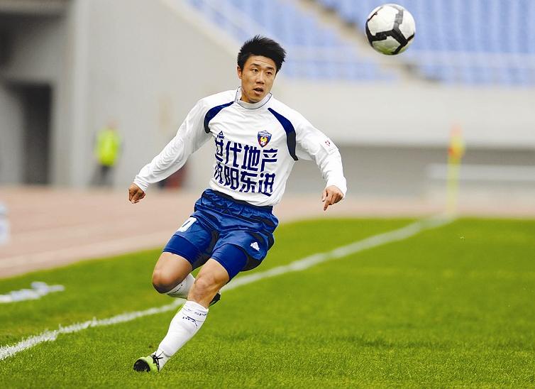 他是吊射门的亲历者，险被球迷废掉一只眼，如今成为球队忠臣