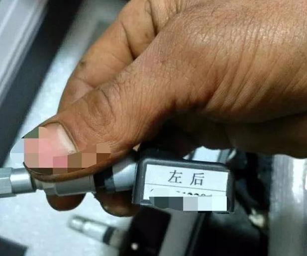 胎压报警灯清除不掉,胎压报警灯亮了但是车胎没被扎