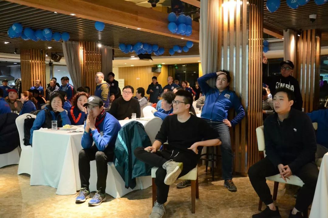 看了一晚上球赛,看了半天比赛输了