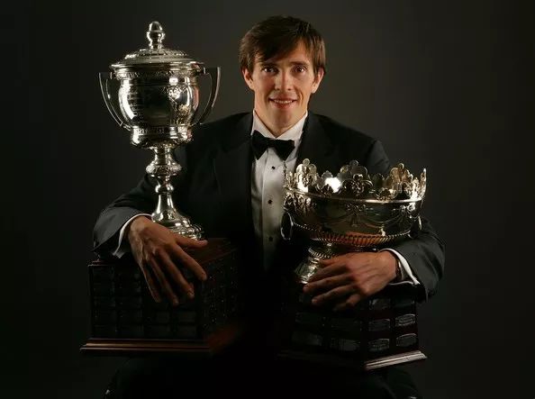 171位选中却豪取大满贯，热爱足球的达秋克如何变成冰球魔术师？