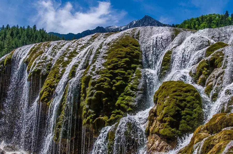 九寨沟震后形成新景观,人间仙境九寨沟震后依然山清水秀