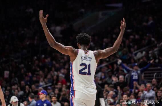 怒喷裁判被吹技犯后，大帝在替补席闭目养神思考人生：大胆刁民？