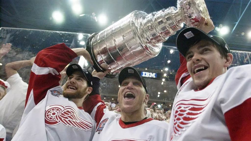 171位选中却豪取大满贯，热爱足球的达秋克如何变成冰球魔术师？