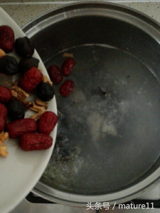 夏季喝了皮肤气色越来越好的汤,女人必喝的一碗补水养颜汤