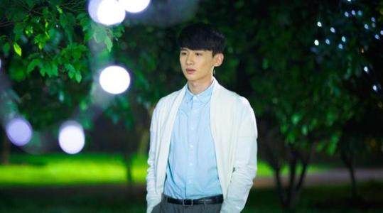 说好的喉结控：白敬亭温柔鹿晗深沉，让*欲人**罢不能的却是他