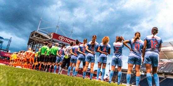 美国姑娘的真情自白：我身材有啥好看的？看我踢球吧！